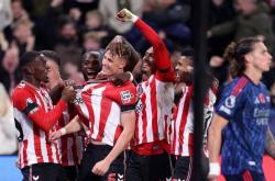 开云官网-利物浦遭遇主场失利，英超领头羊露出破绽