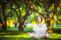 开云平台-哈登表现堪称教科书，魔术防守锁死马刺，现代篮球的战术博弈