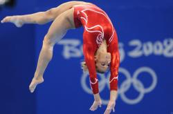 开云体育中国官网-绿茵场上的险胜与乒乓球台的制胜，葡萄牙与樊振东的双重启示