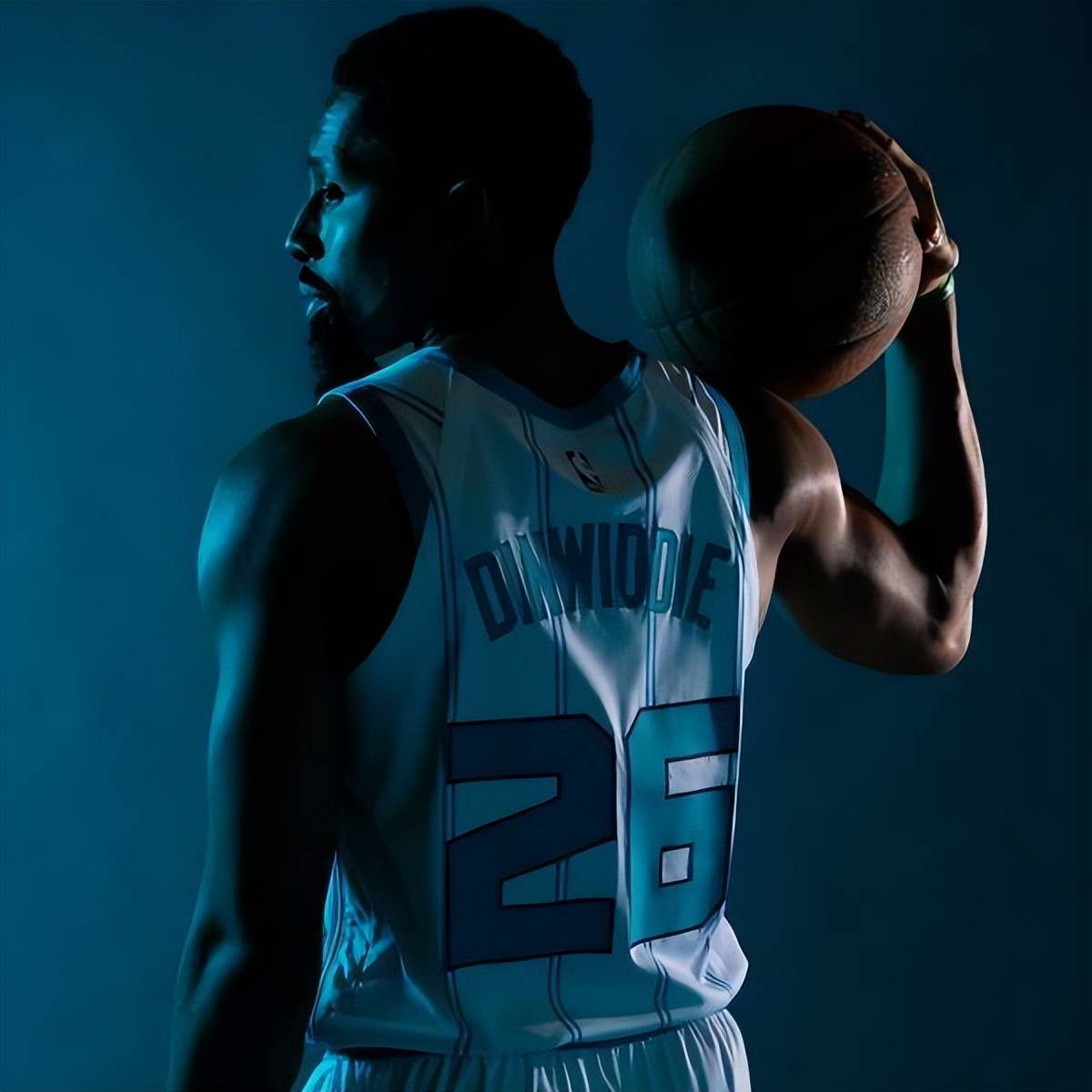 关于独行侠绝地反击黄蜂,米切尔三分雨点燃全场的信息 关于独行侠绝地反击黄蜂,米切尔三分雨点燃全场的信息