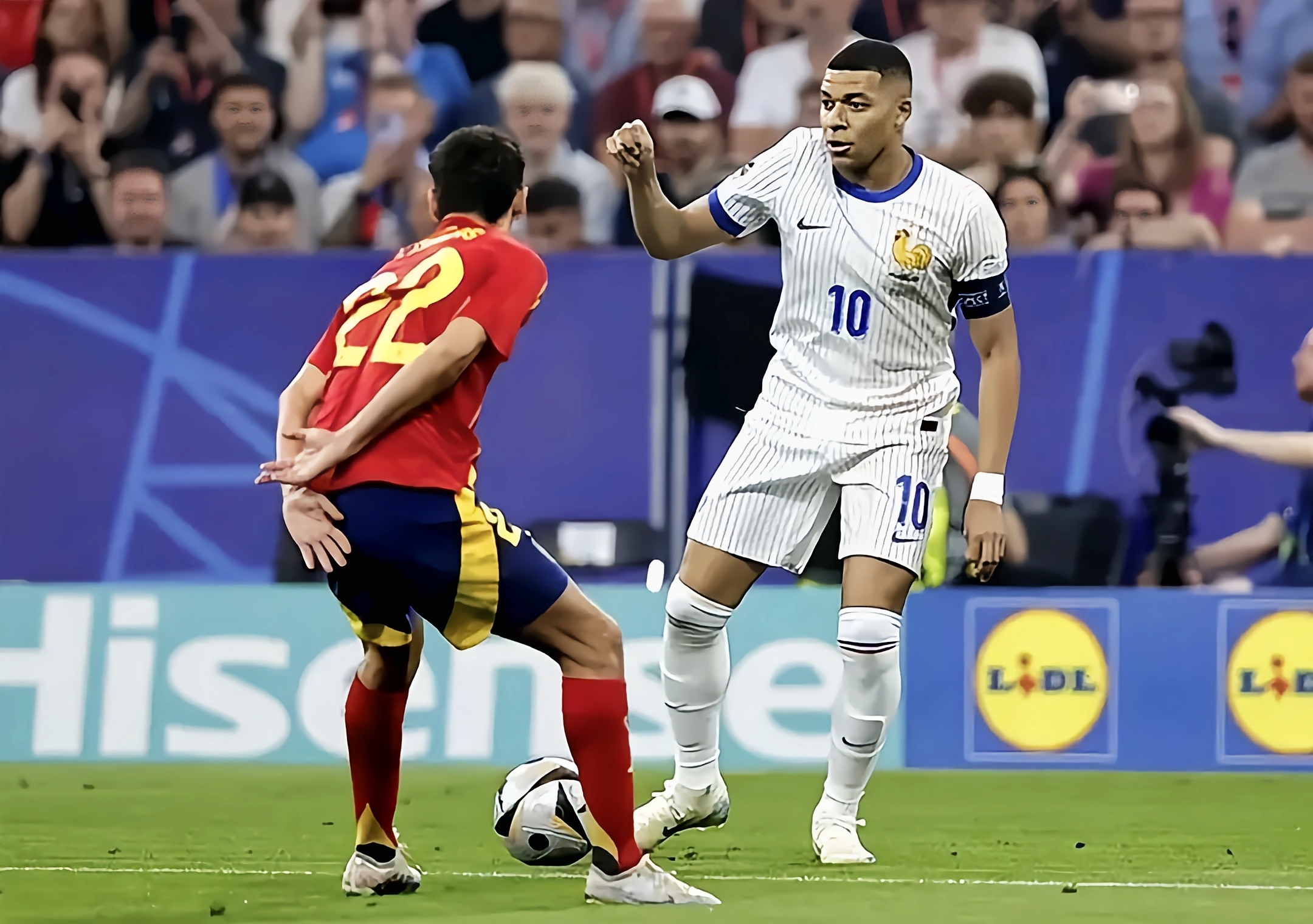 葡萄牙队力克法国队，奥恰洛夫统治全场的简单介绍