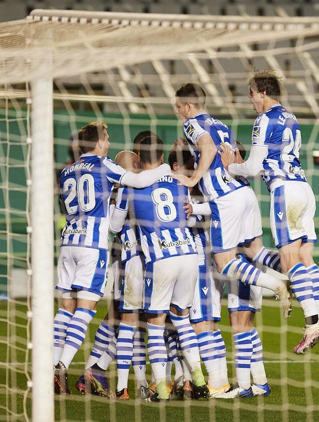 包含阿拉维斯客场逼平，保持不败的词条