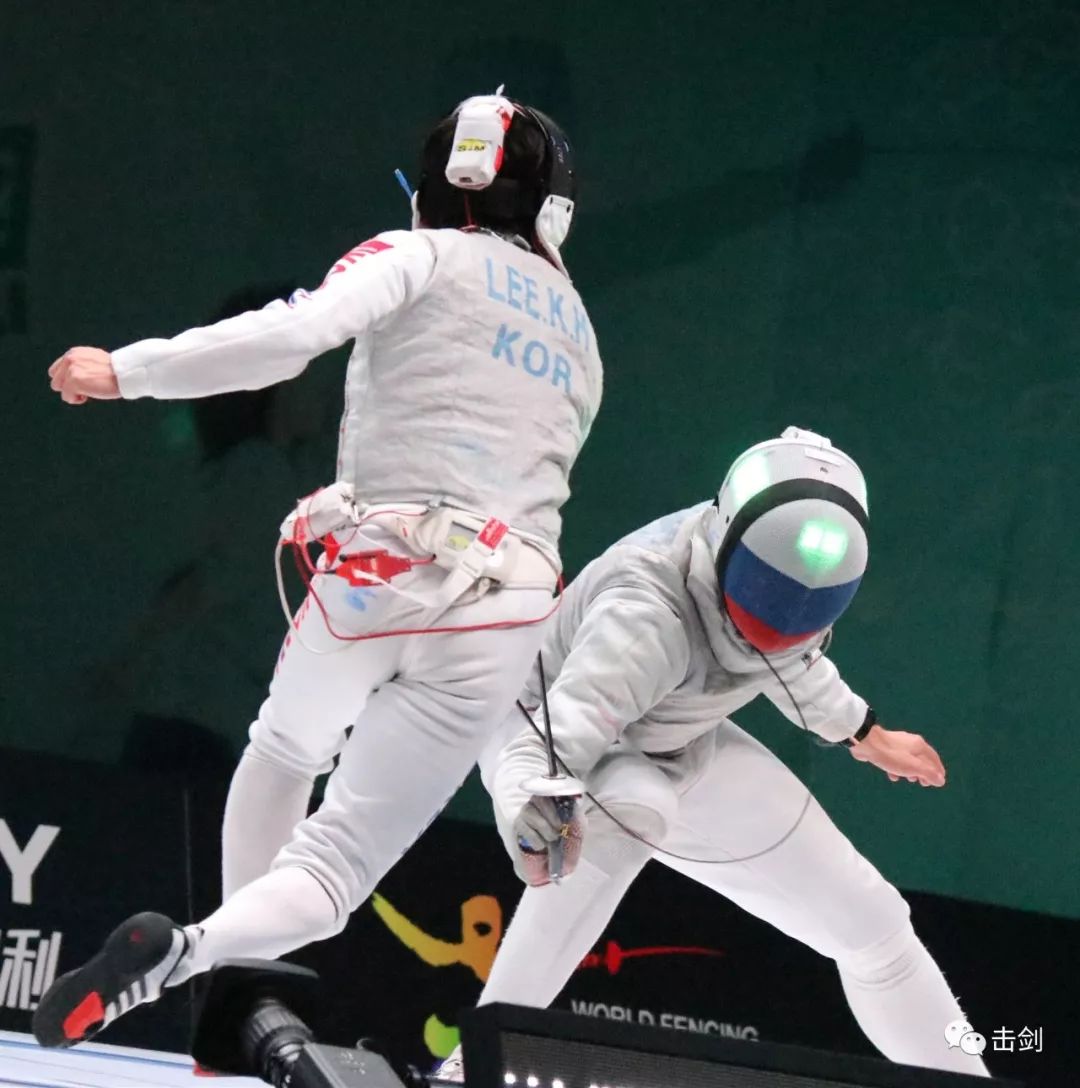 黎巴嫩击剑选手在激烈的较量中夺冠