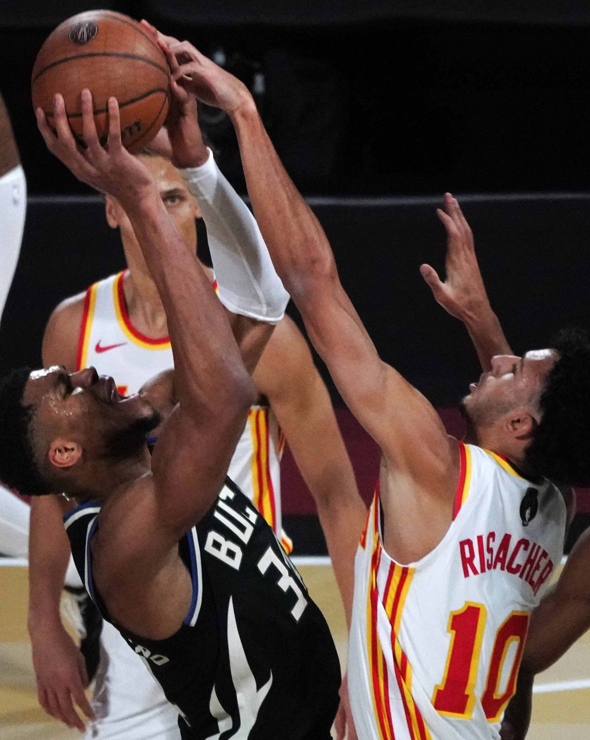 关于雄鹿队以惊人的速度晋级东部决赛的信息 关于雄鹿队以惊人的速度晋级东部决赛的信息