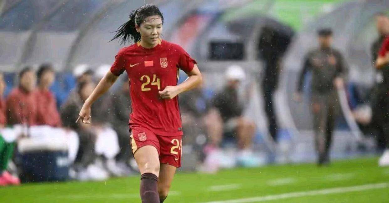 柬埔寨女足队员参加慈善活动