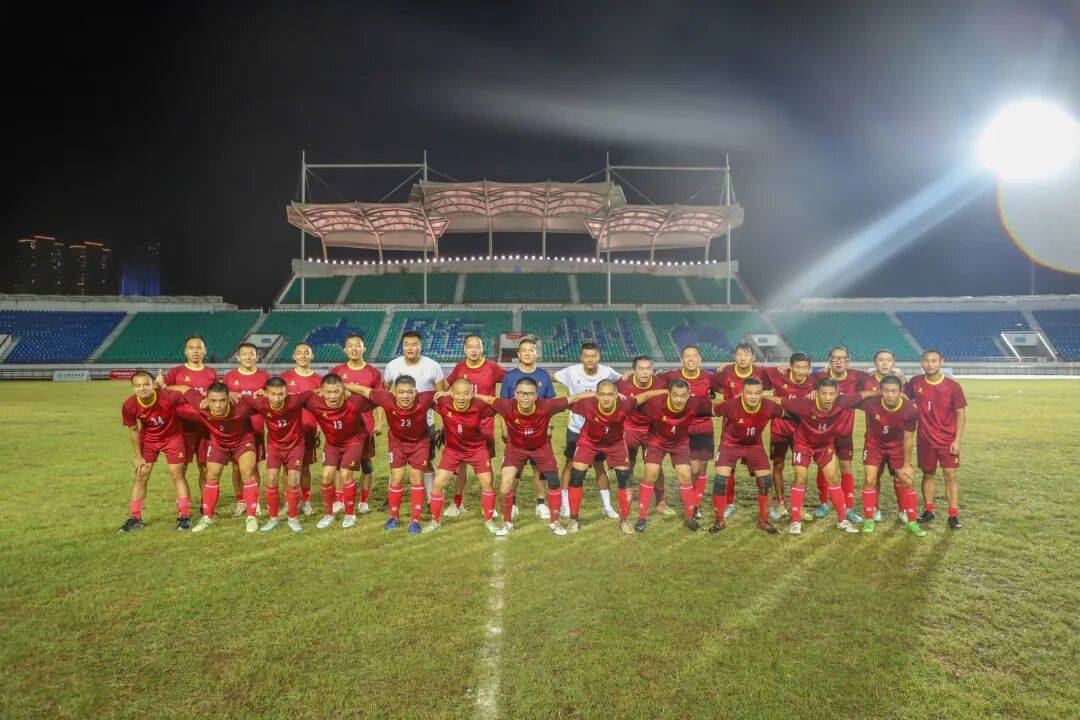 豪门再度对垒：国内足球联赛激烈角逐的简单介绍