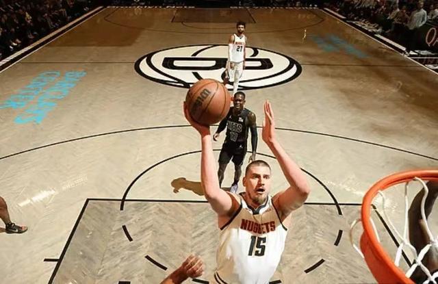 球星们的精彩表现引发广泛讨论和关注 球星们的精彩表现引发广泛讨论和关注