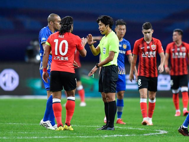 包含深圳佳兆业客场憾平上海上港，表现不俗的词条