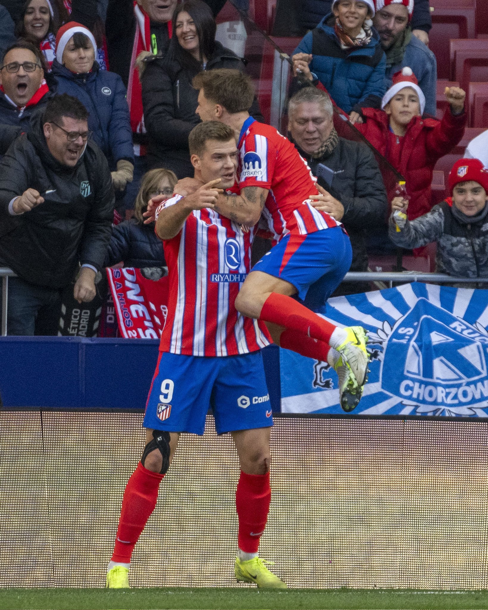 包含西班牙血洗马德里竞技，费兰·托雷斯关键制胜的词条