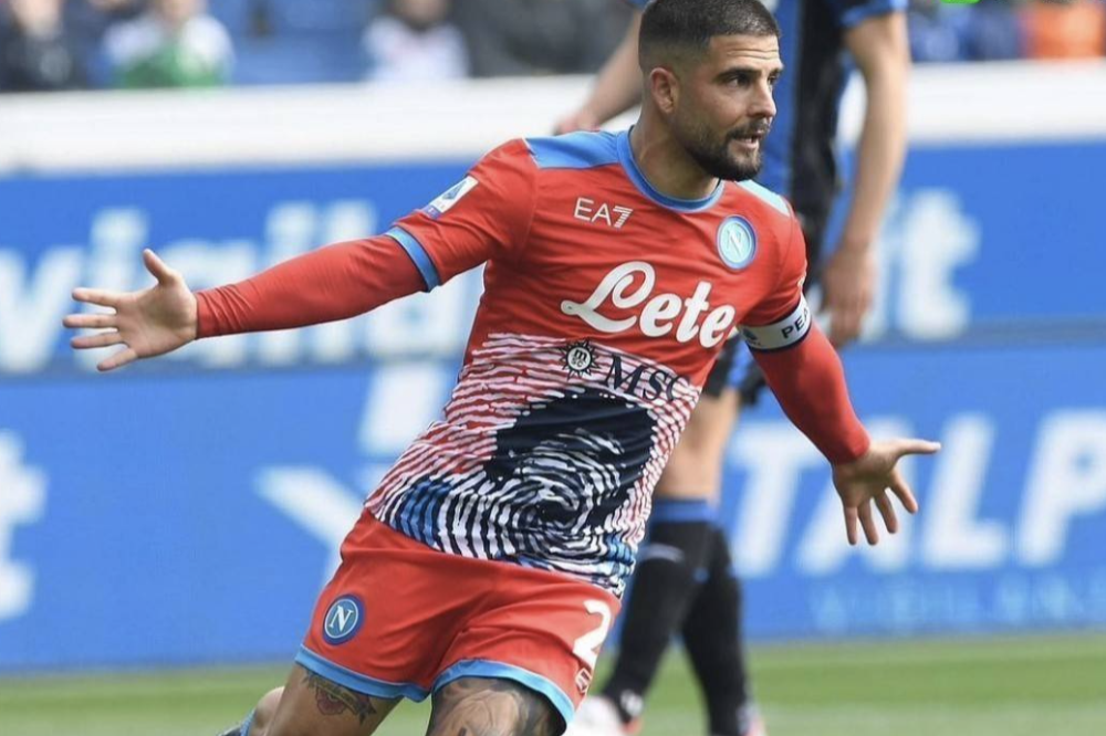 智利轻取那不勒斯，乔瓦尼·雷纳完成帽子戏法的简单介绍