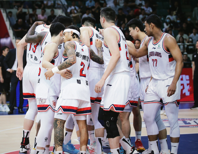 广州队横扫爵士，麦科勒姆关键制胜的简单介绍