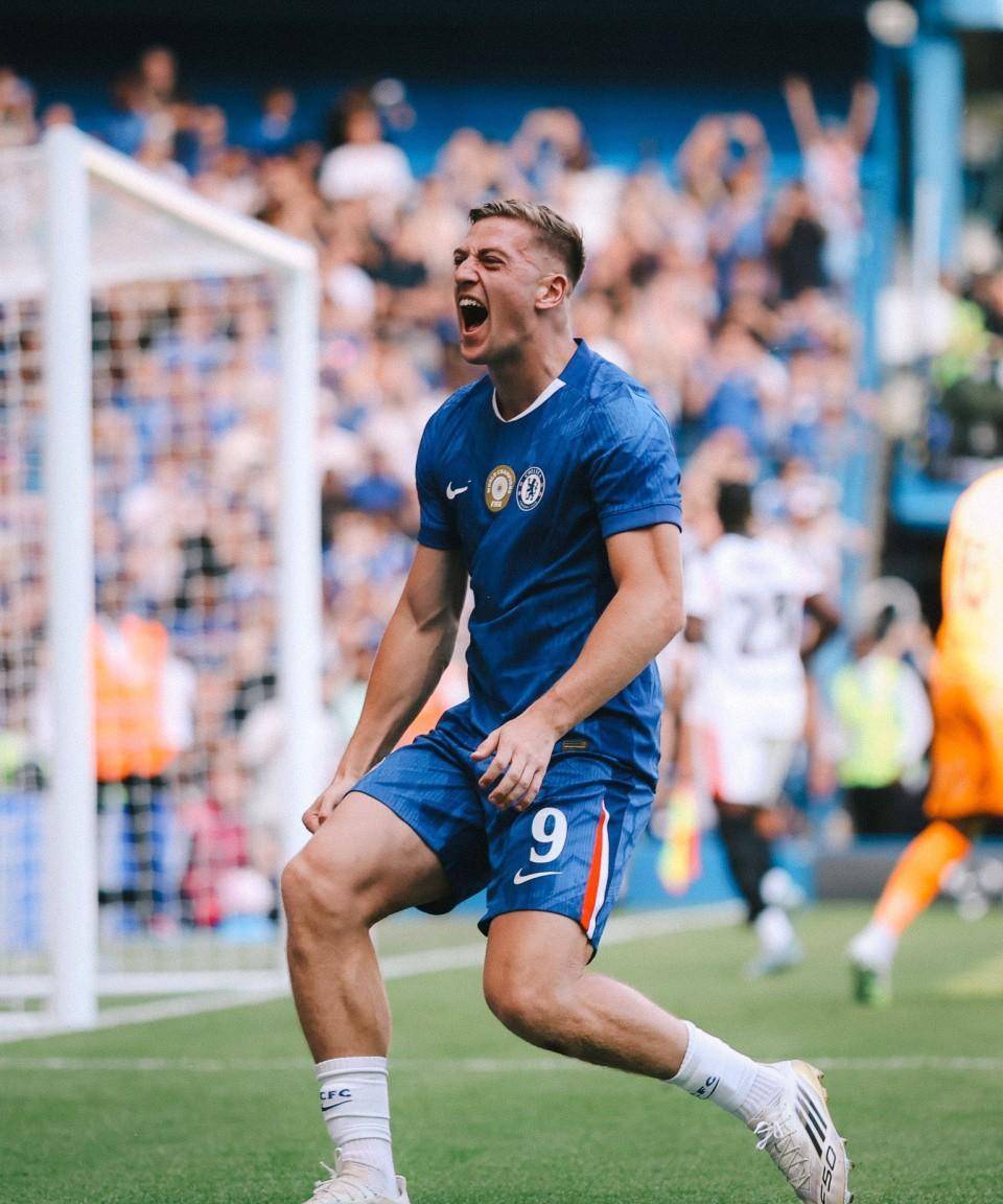 包含阿根廷鏖战AC米兰，范戴克惊艳四座的词条