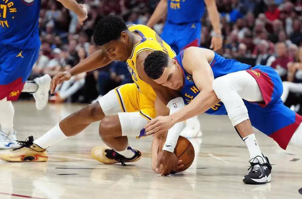 江苏队逆转掘金,詹姆斯扛起全队 江苏队逆转掘金,詹姆斯扛起全队